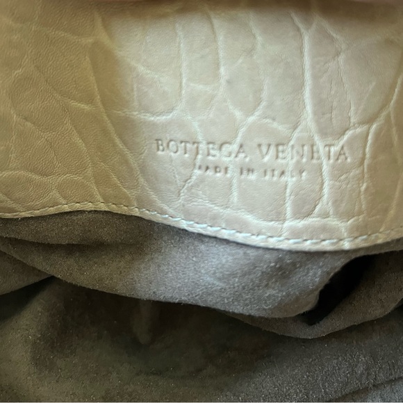 Bottega Veneta Roma Intrecciato Handbag - Picture 8 of 11